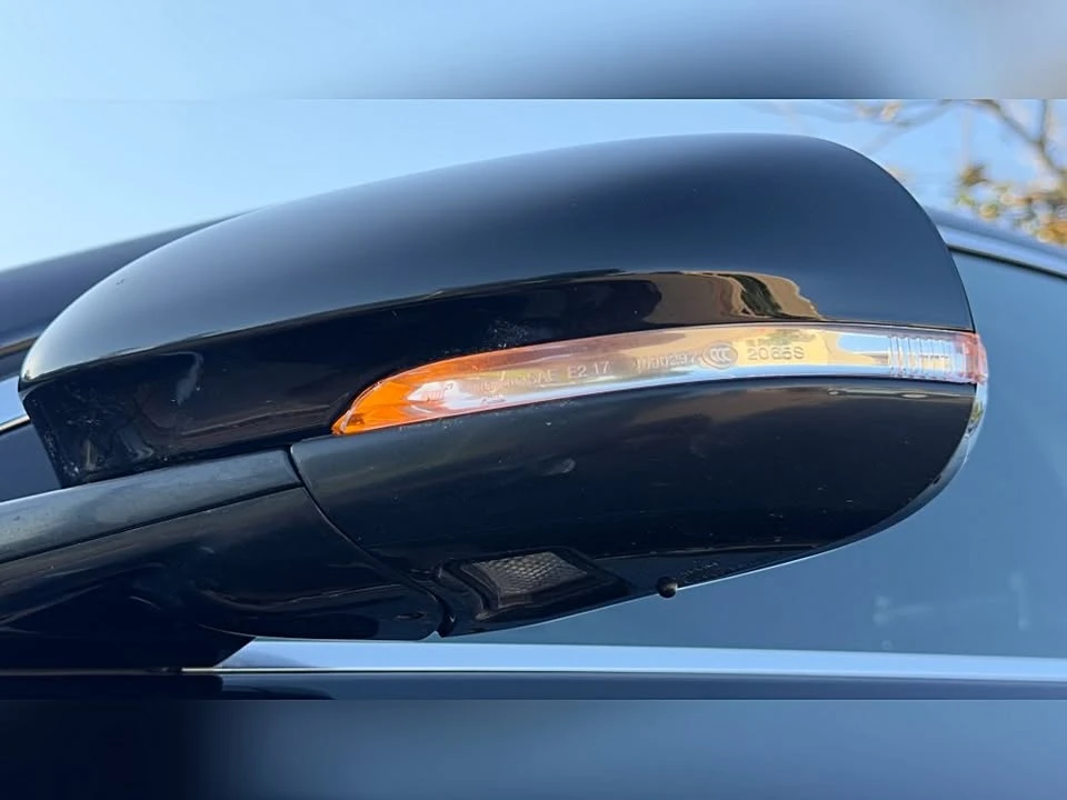 2019 Jaguar XE - Image 14 of 20