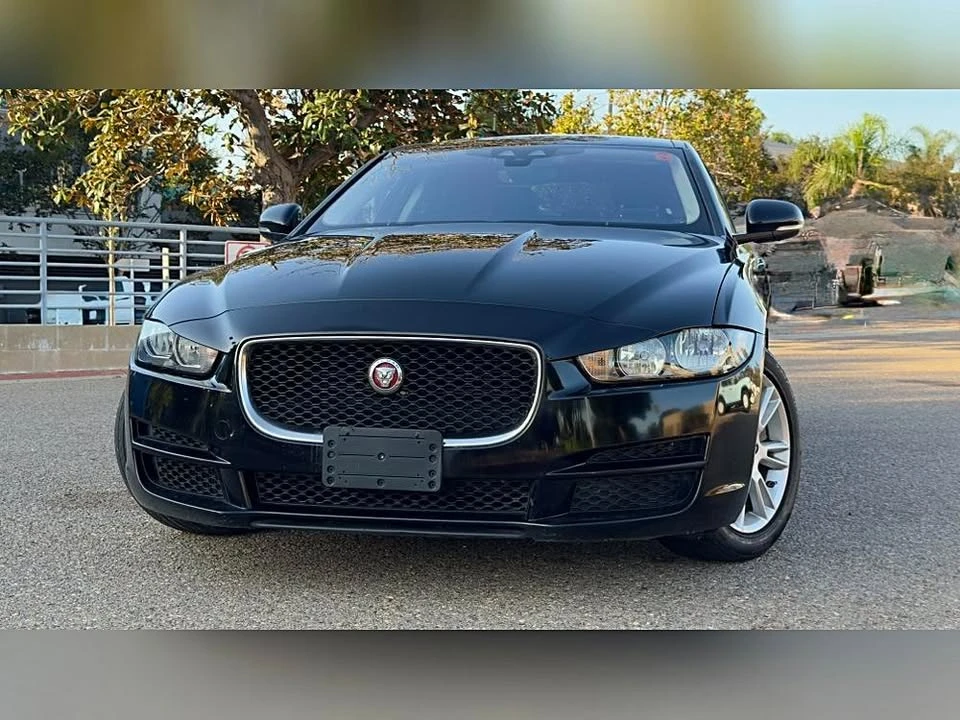 2019 Jaguar XE - Image 4 of 20