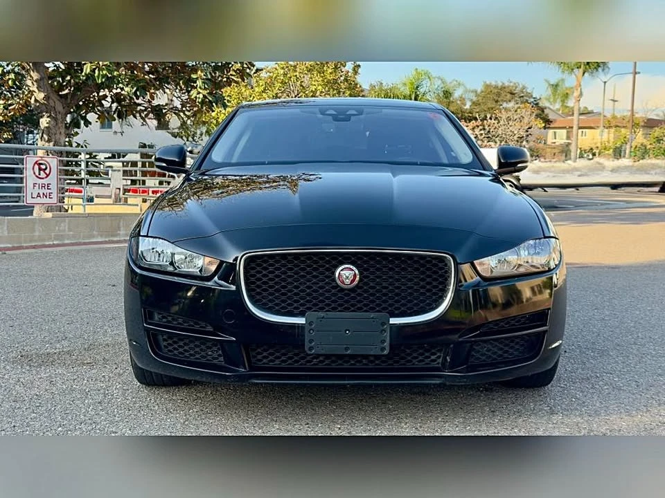 2019 Jaguar XE - Image 7 of 20