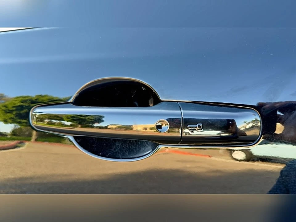 2019 Jaguar XE - Image 15 of 20