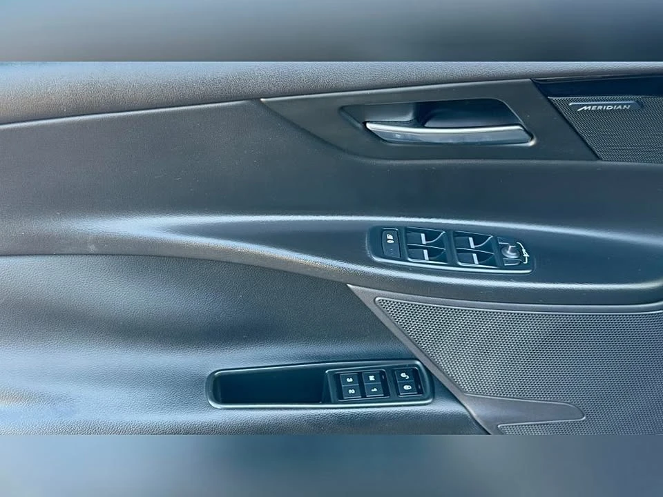 2019 Jaguar XE - Image 16 of 20