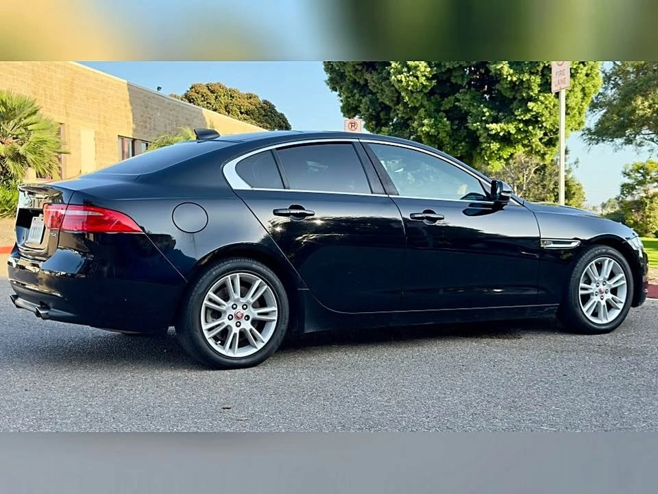 2019 Jaguar XE - Image 8 of 20