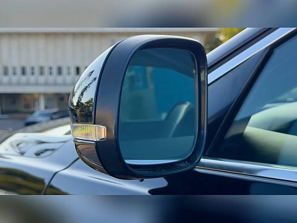 2019 Jaguar XE - Image 13 of 20