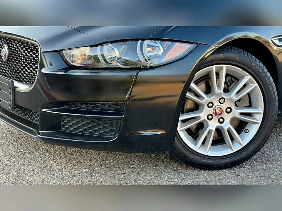 2019 Jaguar XE - Image 5 of 20