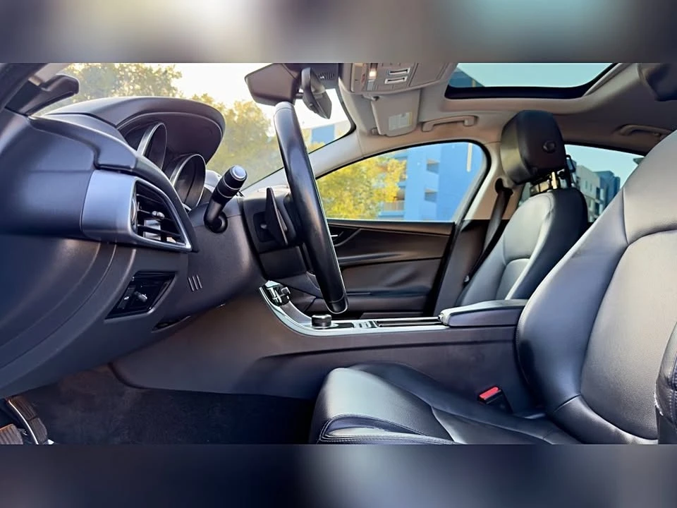 2019 Jaguar XE - Image 19 of 20