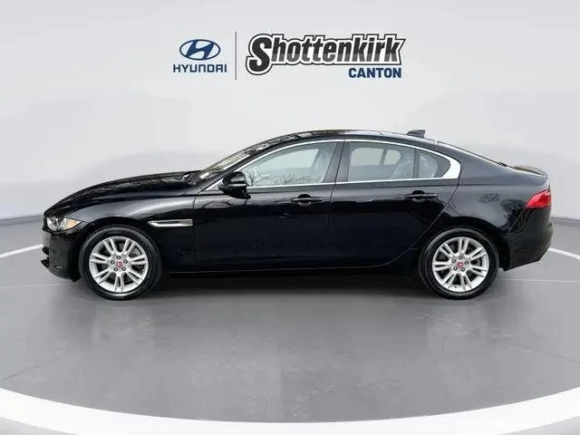 2019 Jaguar XE - Image 5 of 20