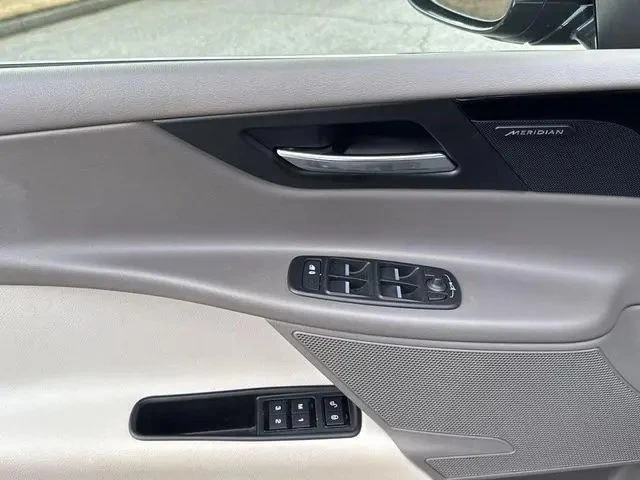 2019 Jaguar XE - Image 15 of 20