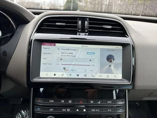 2019 Jaguar XE - Image 12 of 20