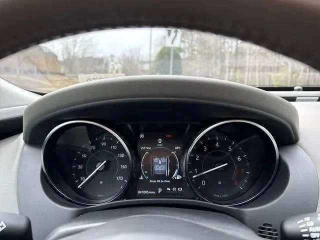 2019 Jaguar XE - Image 10 of 20