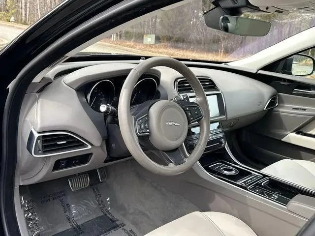 2019 Jaguar XE - Image 11 of 20