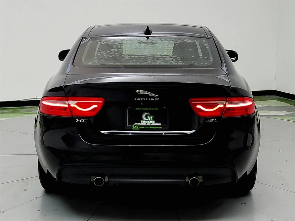 2019 Jaguar XE - Image 6 of 12