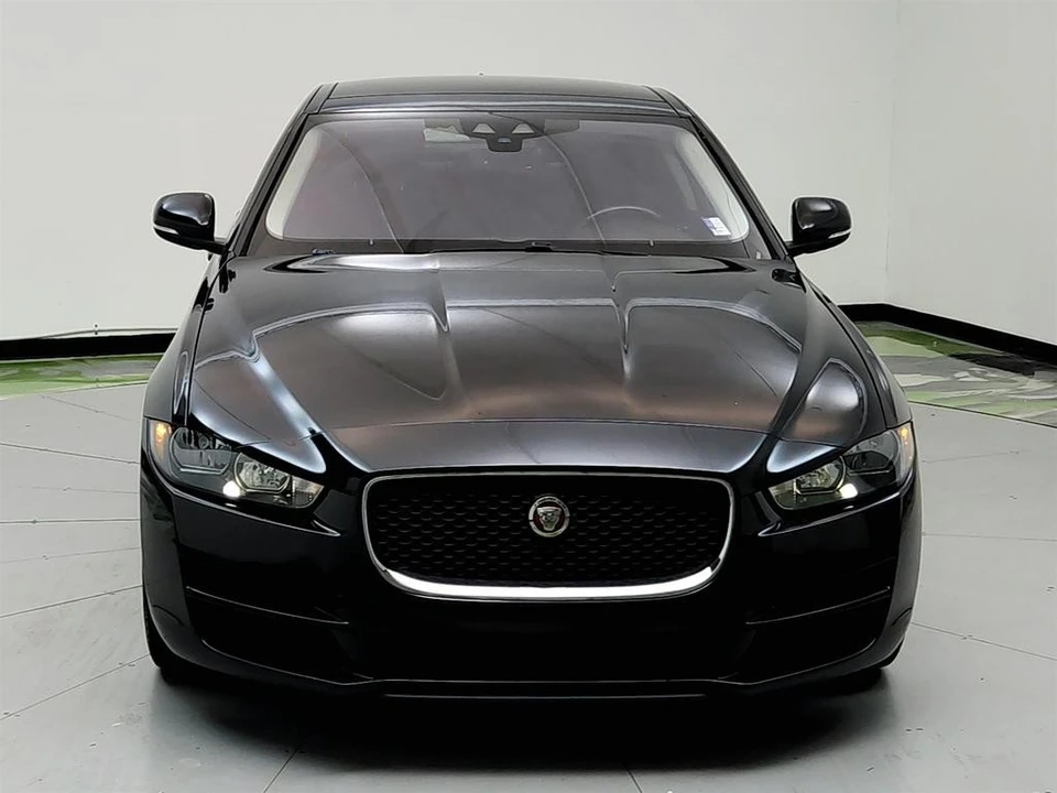 2019 Jaguar XE - Image 2 of 12