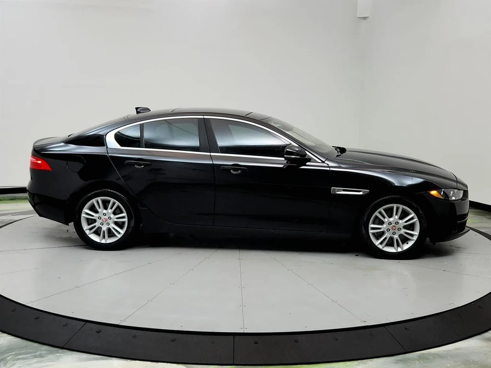 2019 Jaguar XE - Image 4 of 12