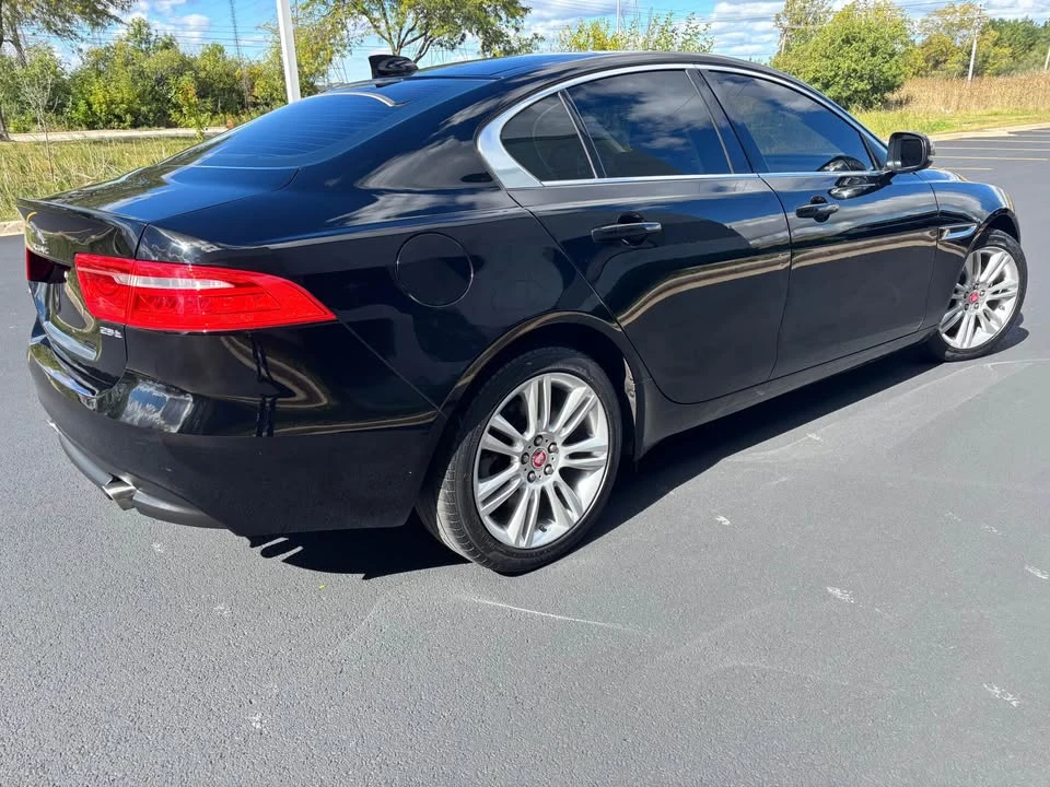 2019 Jaguar XE - Image 4 of 15
