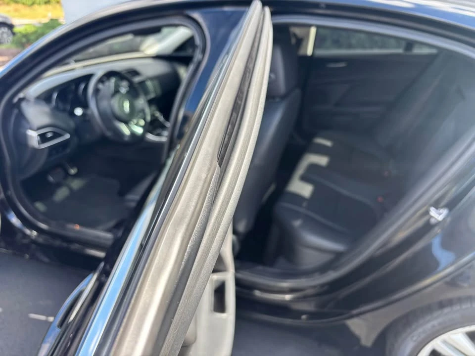 2019 Jaguar XE - Image 6 of 15