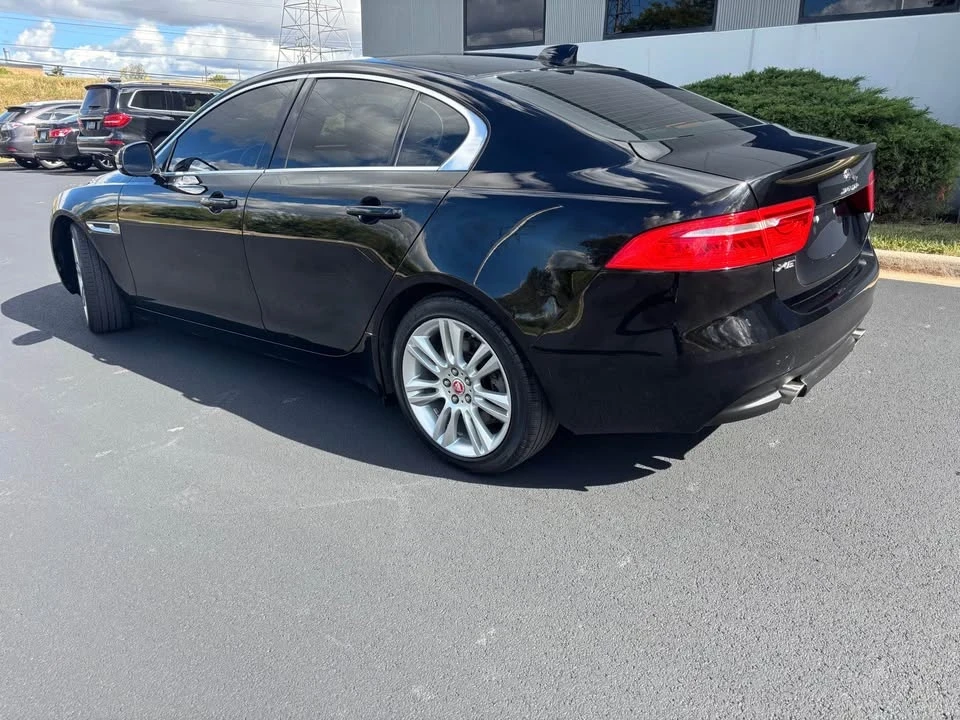 2019 Jaguar XE - Image 5 of 14