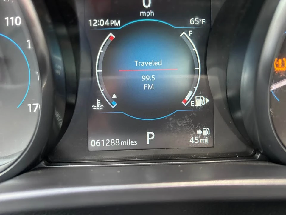 2019 Jaguar XE - Image 11 of 15