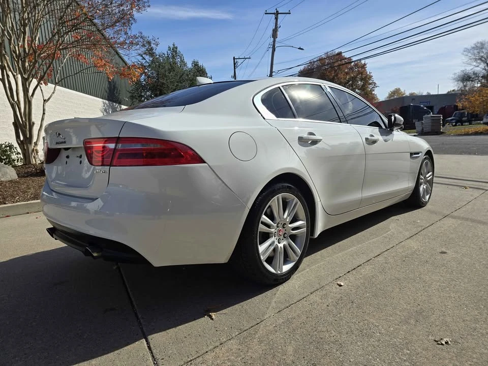 2019 Jaguar XE - Image 5 of 20