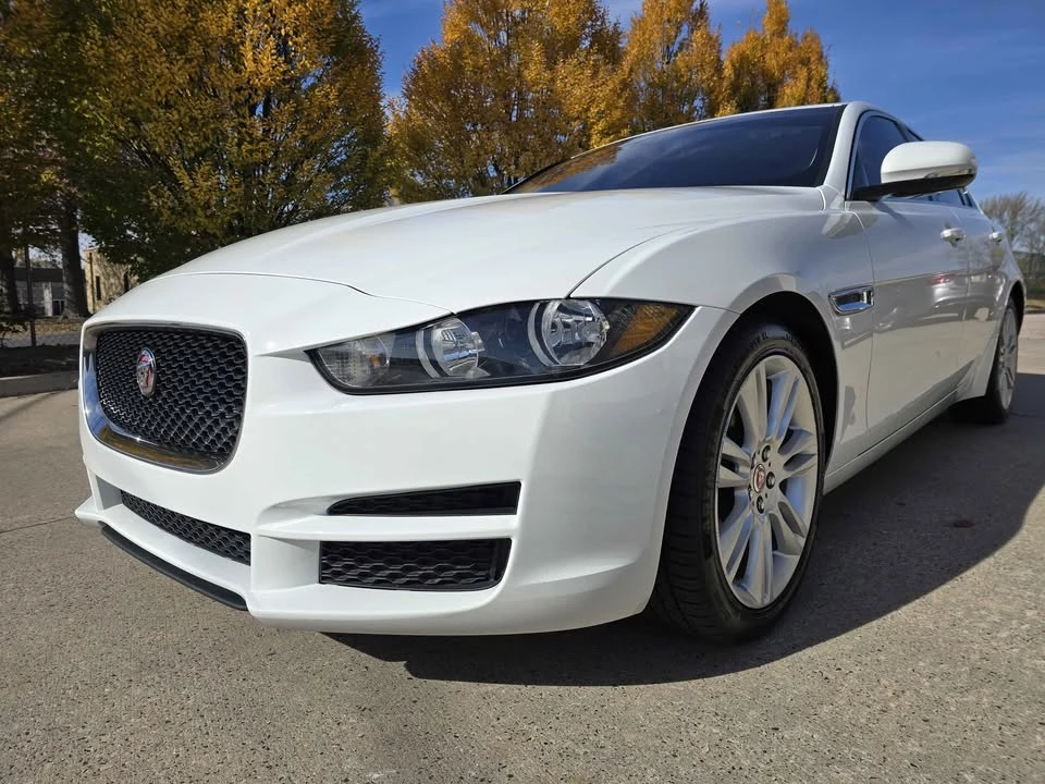 2019 Jaguar XE - Image 11 of 20
