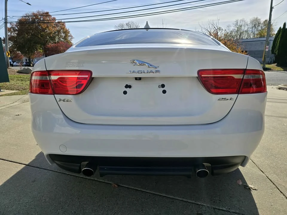 2019 Jaguar XE - Image 6 of 20