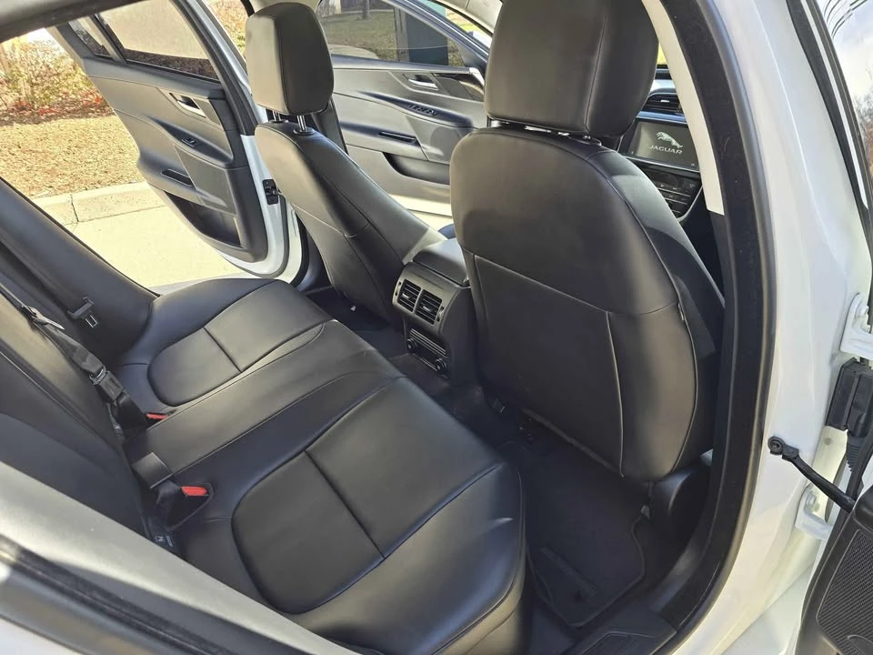 2019 Jaguar XE - Image 14 of 20