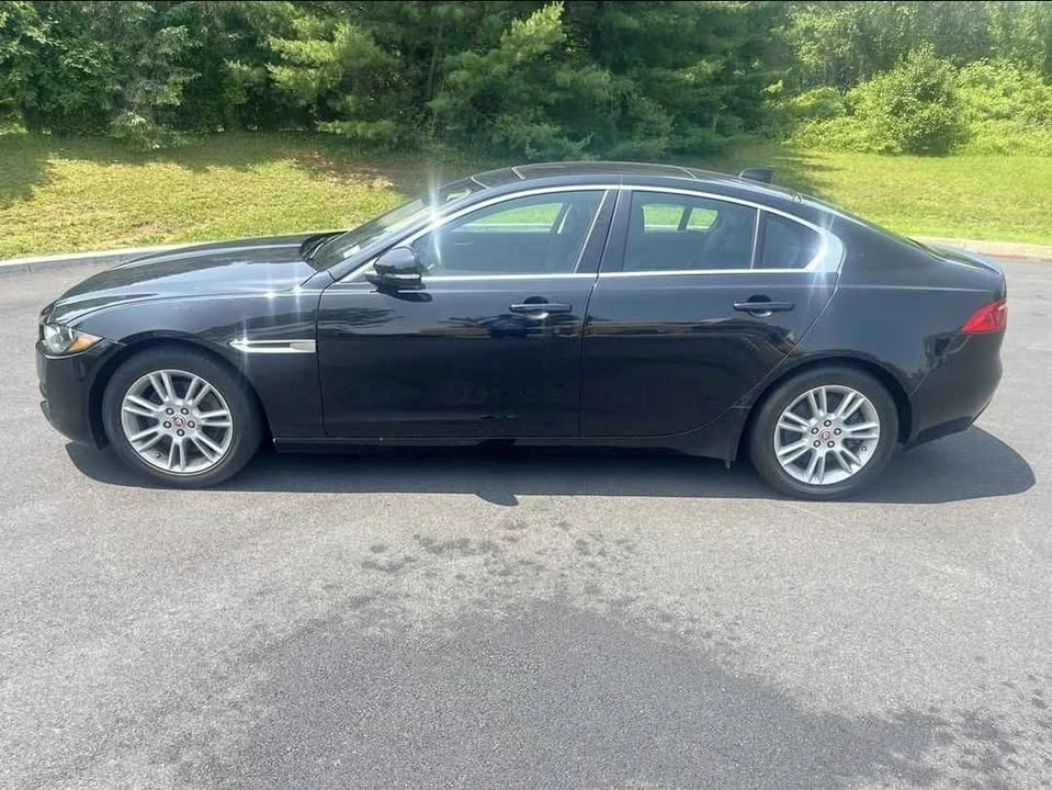 2019 Jaguar XE - Image 7 of 9