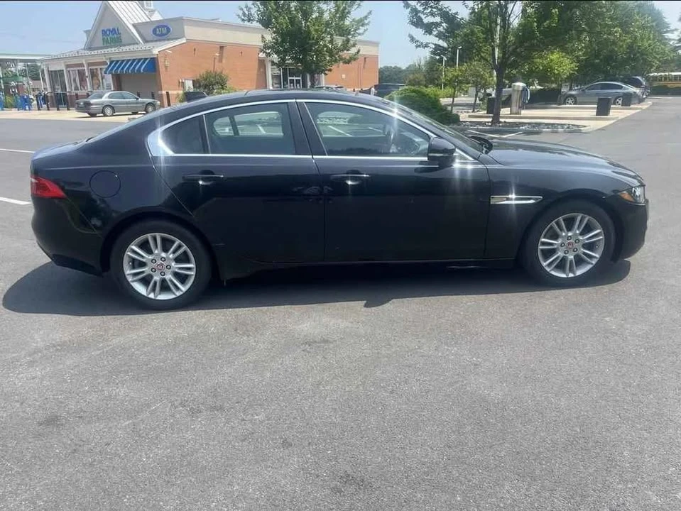 2019 Jaguar XE - Image 6 of 9