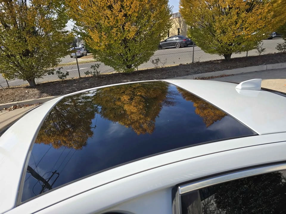2019 Jaguar XE - Image 10 of 20