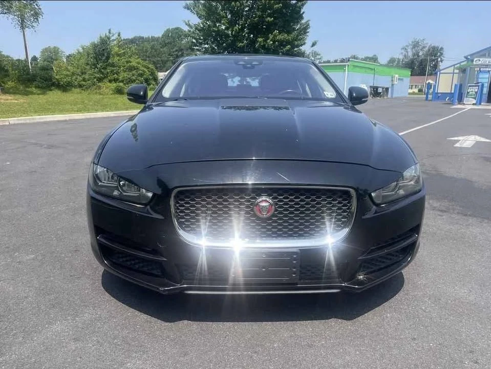 2019 Jaguar XE - Image 8 of 9