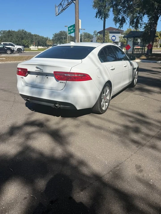 2019 Jaguar XE - Image 5 of 9