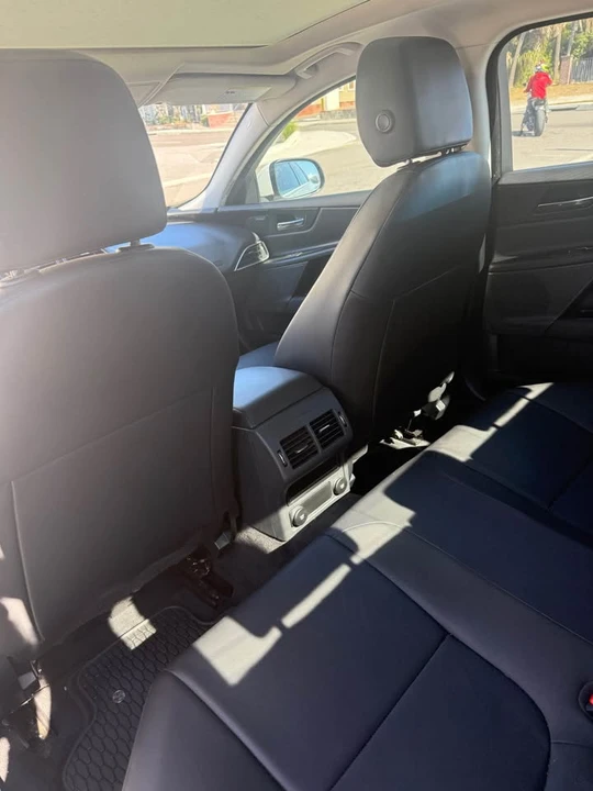 2019 Jaguar XE - Image 6 of 9