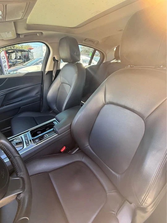 2019 Jaguar XE - Image 9 of 9