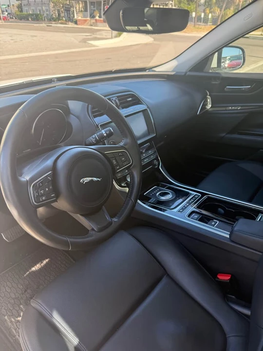 2019 Jaguar XE - Image 8 of 9