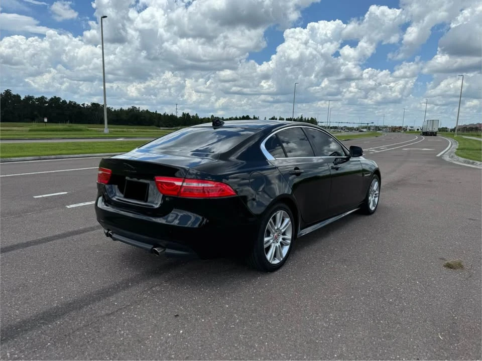 2019 Jaguar XE - Image 8 of 10