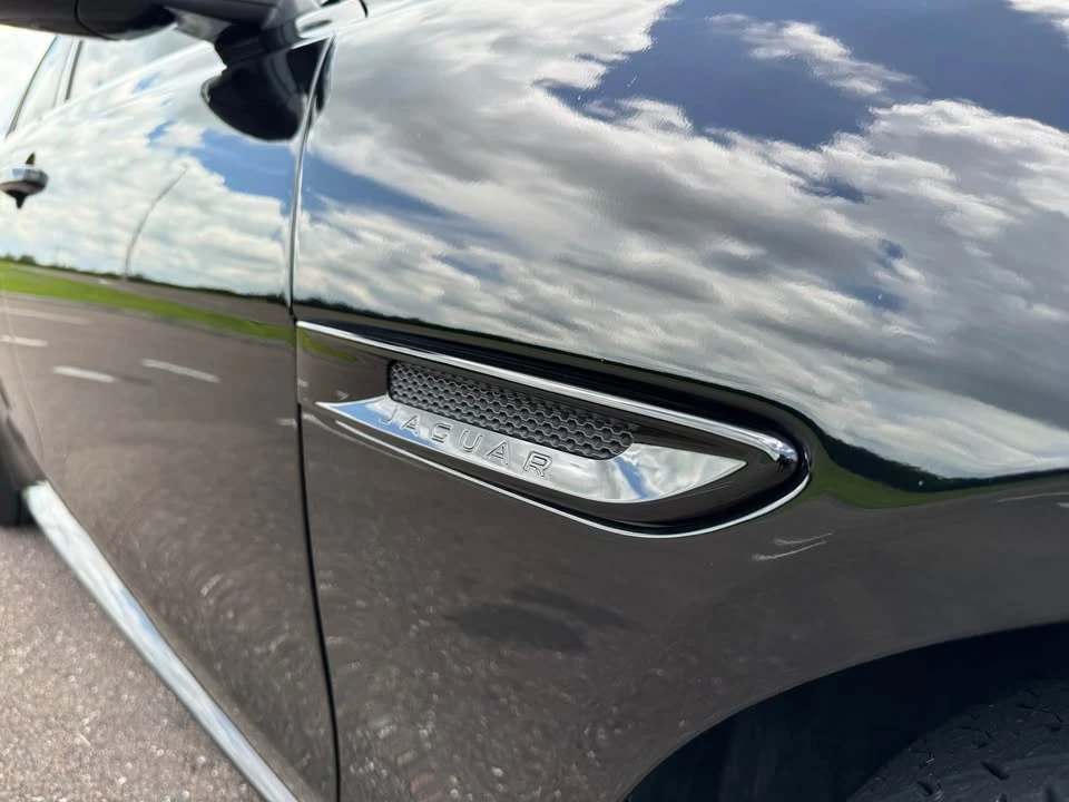 2019 Jaguar XE - Image 6 of 10