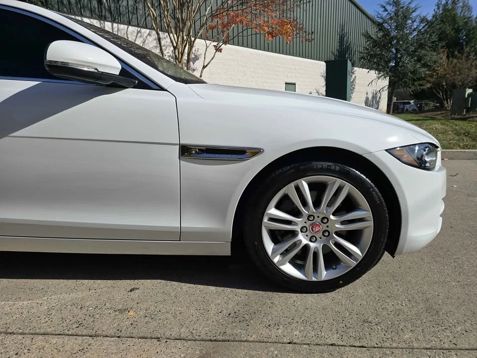 2019 Jaguar XE - Image 10 of 18