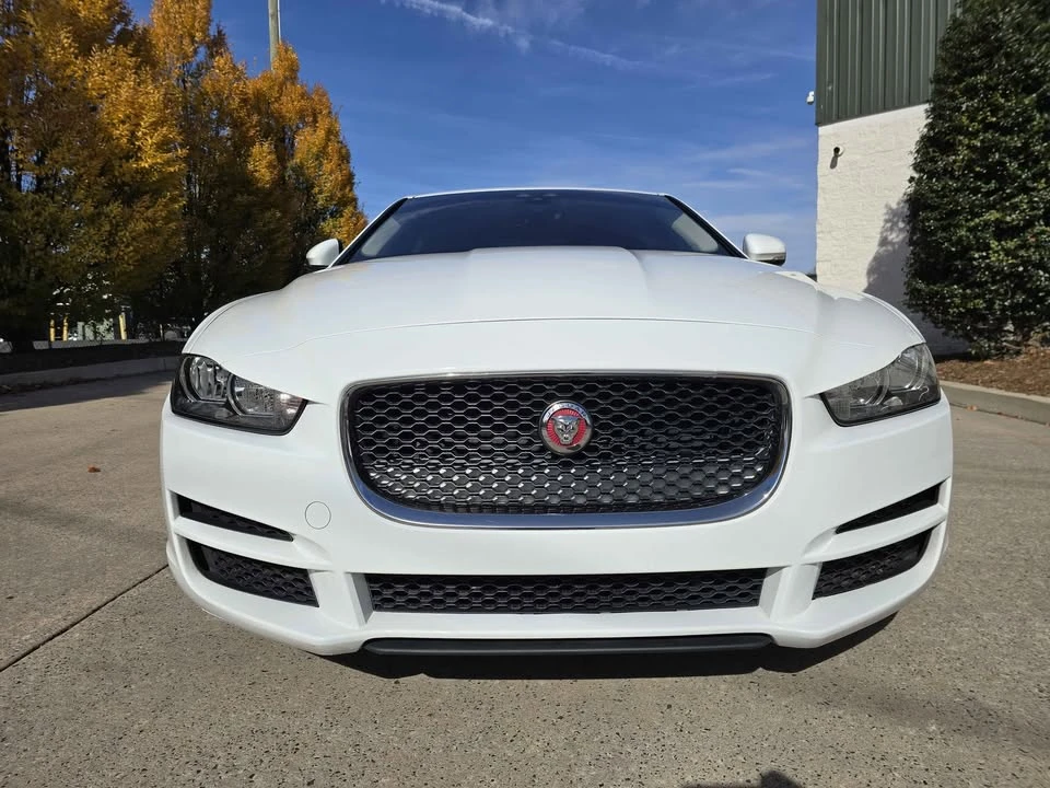 2019 Jaguar XE - Image 2 of 18