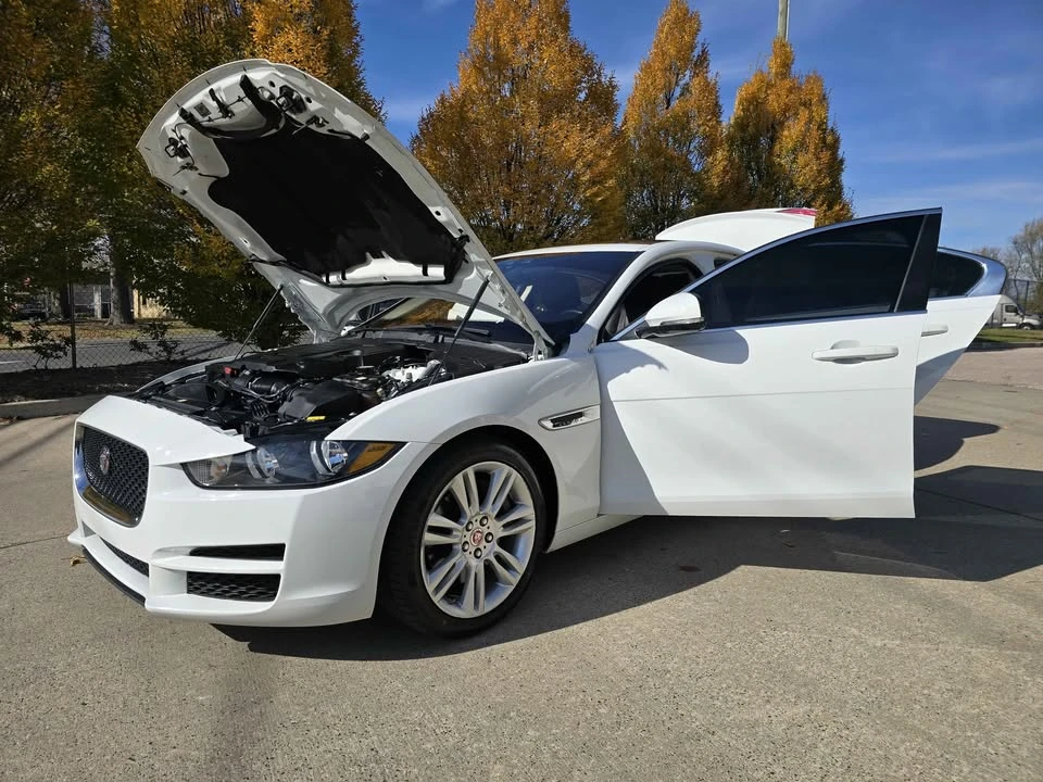 2019 Jaguar XE - Image 17 of 18