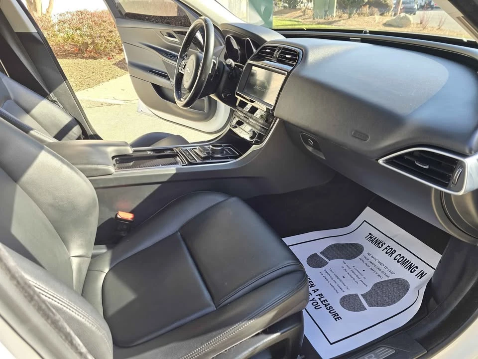 2019 Jaguar XE - Image 13 of 18