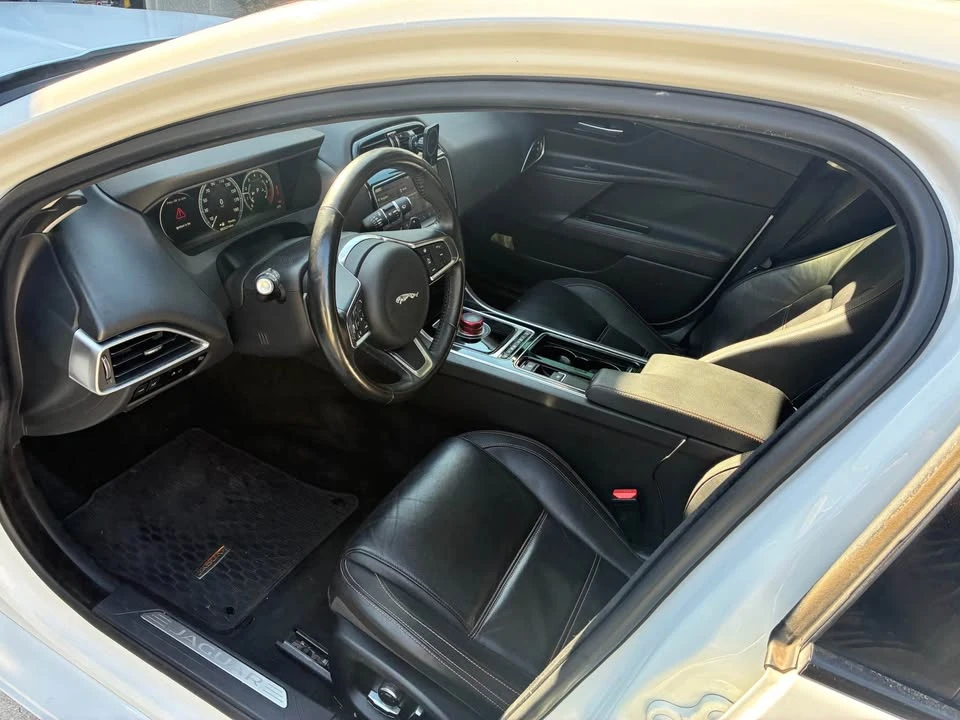 2019 Jaguar XE - Image 6 of 9