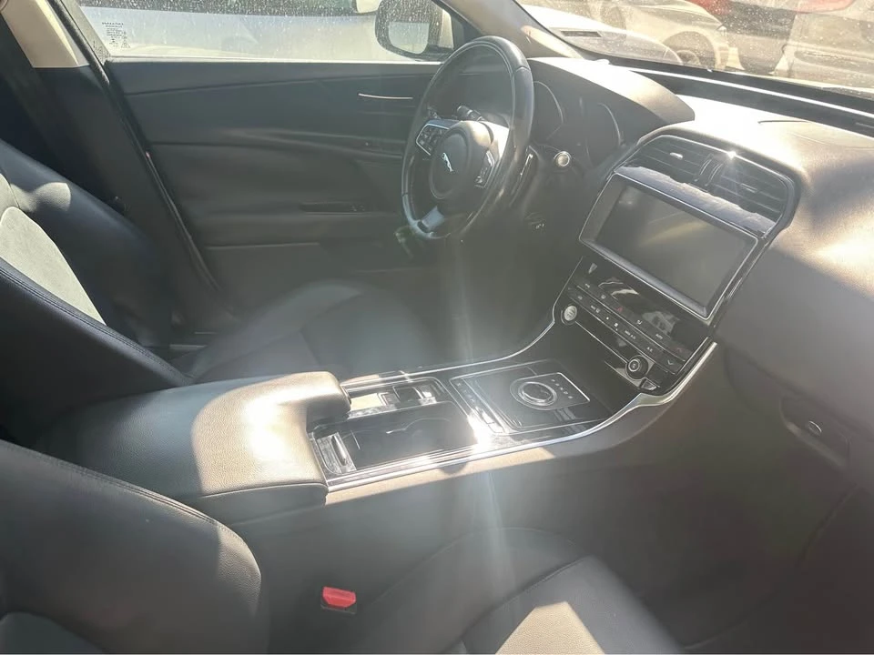 2019 Jaguar XE - Image 8 of 11