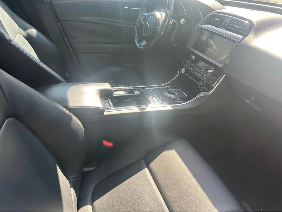 2019 Jaguar XE - Image 7 of 11