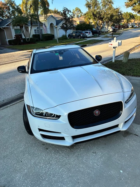 2019 Jaguar XE - Image 2 of 9