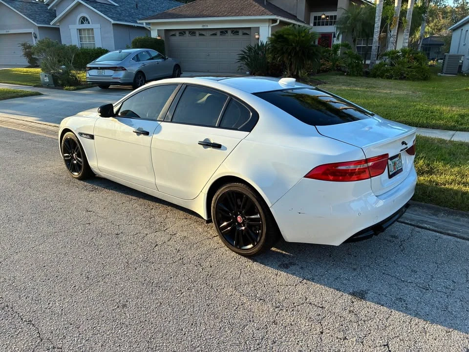 2019 Jaguar XE - Image 5 of 9
