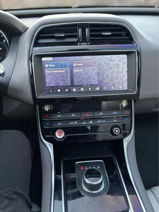 2019 Jaguar XE - Image 8 of 8