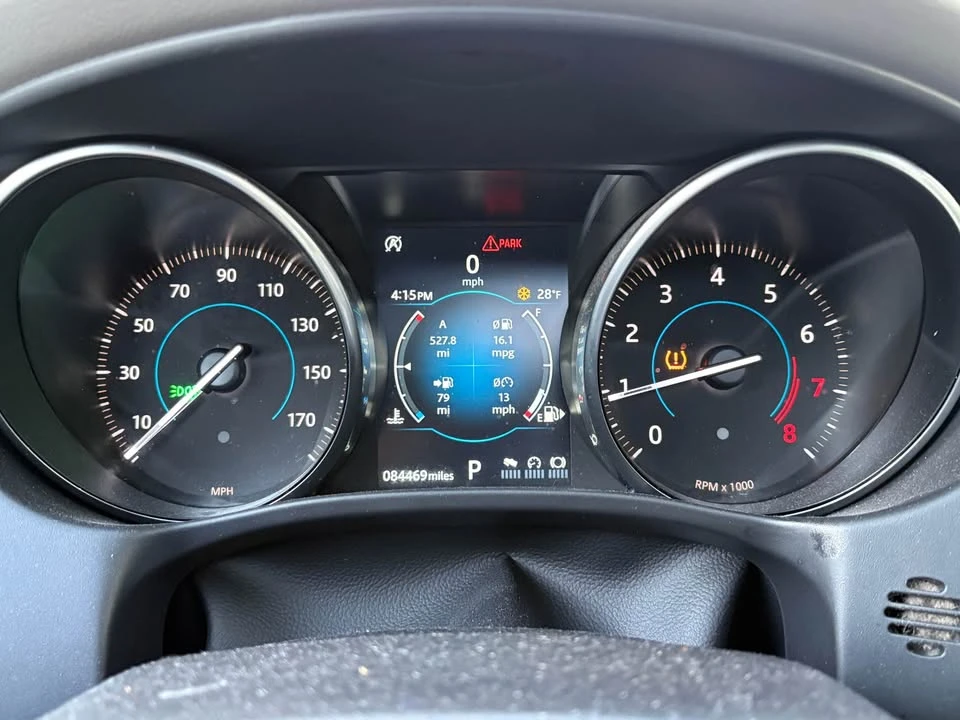 2019 Jaguar XE - Image 7 of 8