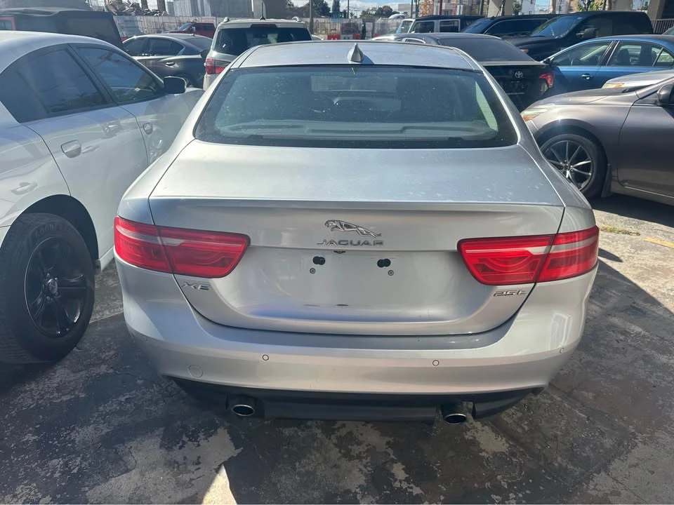 2019 Jaguar XE - Image 5 of 11