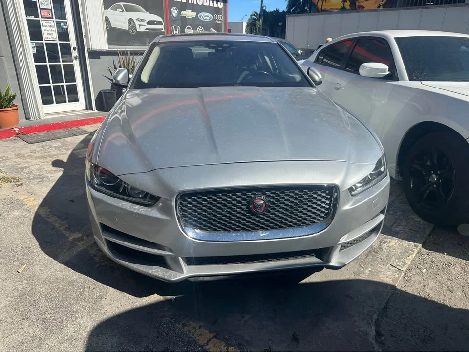 2019 Jaguar XE - Image 2 of 11