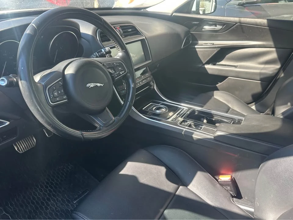 2019 Jaguar XE - Image 11 of 11