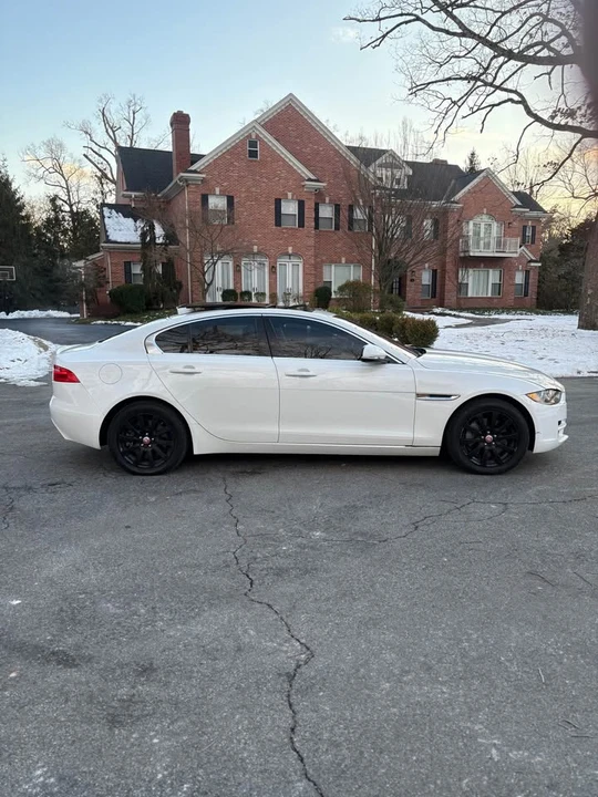 2019 Jaguar XE - Image 3 of 8